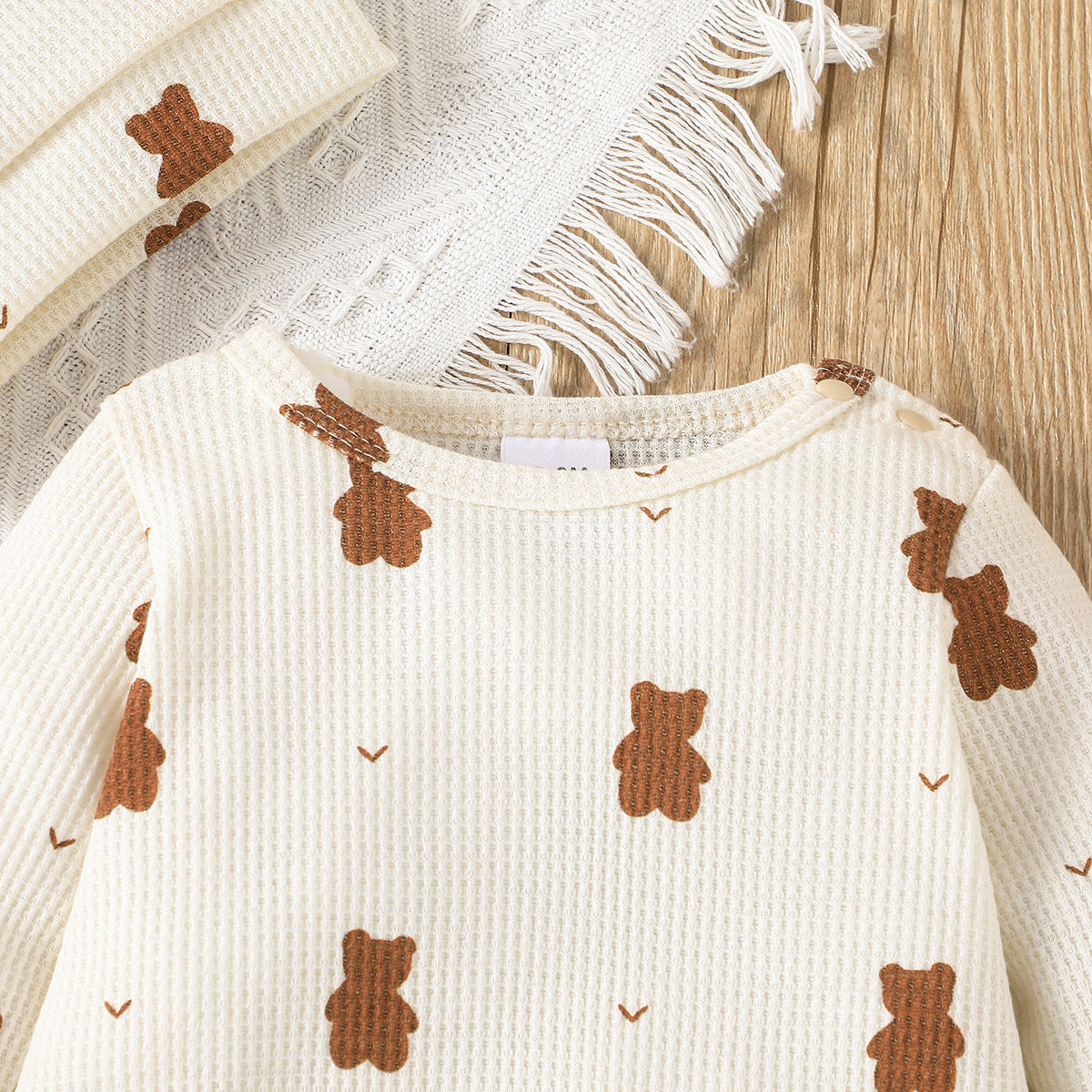 Baby Teddy Onesie mit passender Mütze – kuscheliger Einteiler Jumpsuit