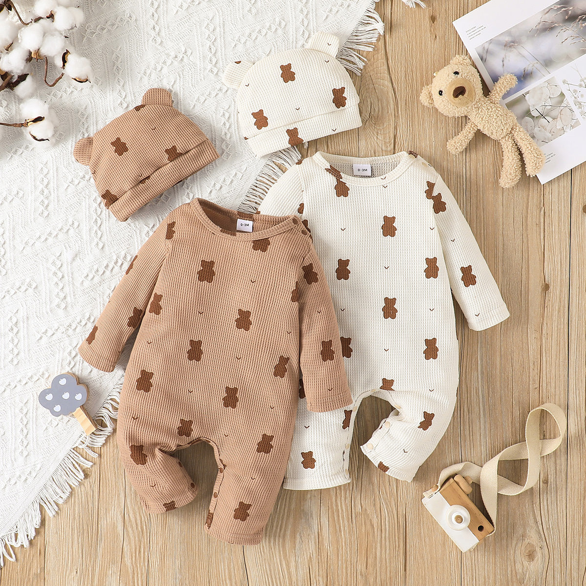 Baby Teddy Onesie mit passender Mütze – kuscheliger Einteiler Jumpsuit