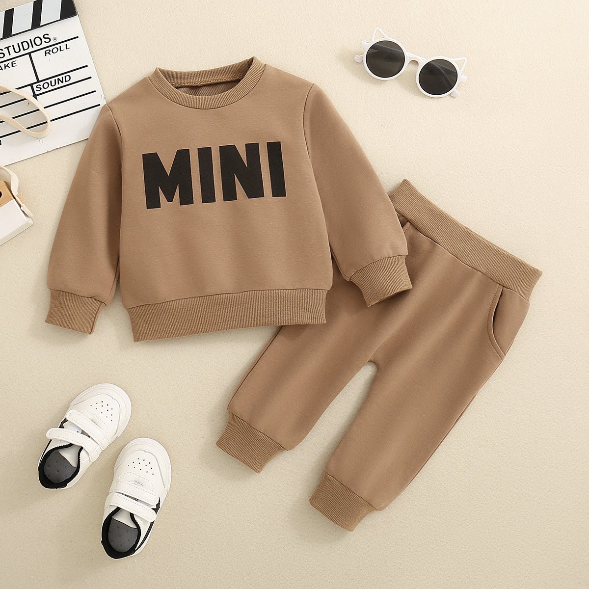 Baby & Kleinkind 2-Teiler Tracksuit „MINI“ aus Baumwolle – bequemer Trainingsanzug Set