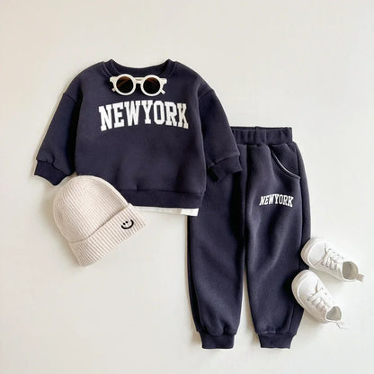Baby & Kleinkind 2-Teiler Tracksuit „NEW YORK“ – Baumwoll Trainingsanzug Set
