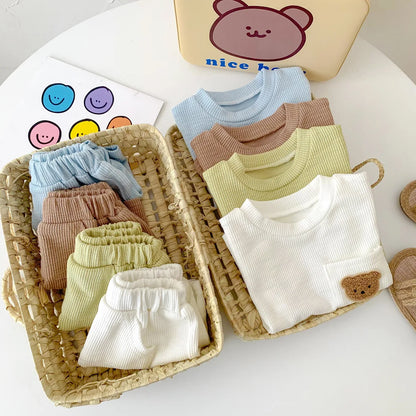 Baby & Kleinkind 2-Teiler Set aus Baumwolle mit T-Shirt, kurzer Hose & süßer Bärenstickerei