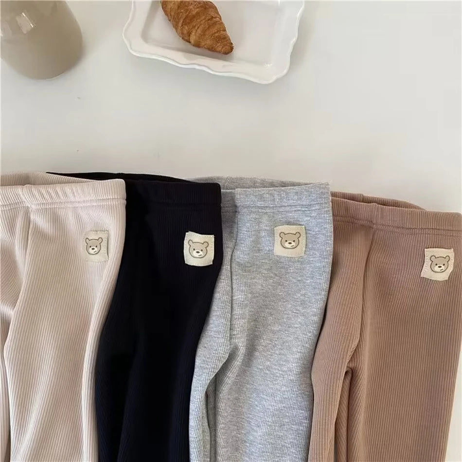 Gefütterte Baby & Kleinkind Leggings mit Bären-Stickerei – kuschelweiche Unisex Hose aus Polyester