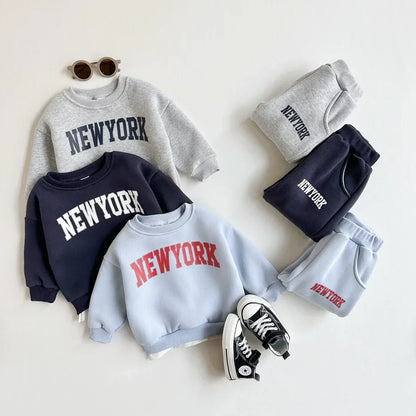 Baby & Kleinkind 2-Teiler Tracksuit „NEW YORK“ – Baumwoll Trainingsanzug Set