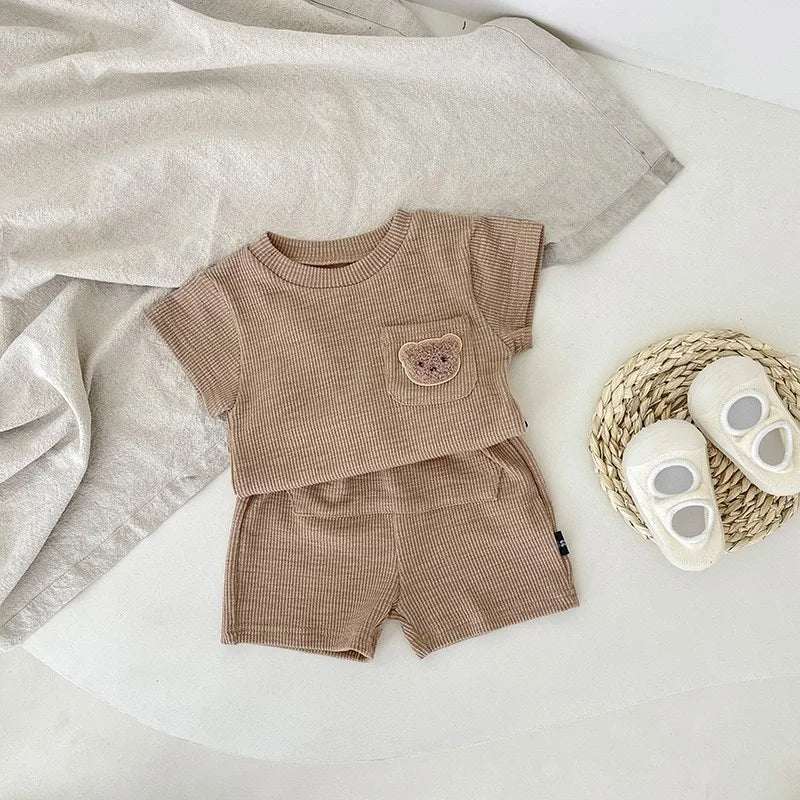 Baby & Kleinkind 2-Teiler Set aus Baumwolle mit T-Shirt, kurzer Hose & süßer Bärenstickerei