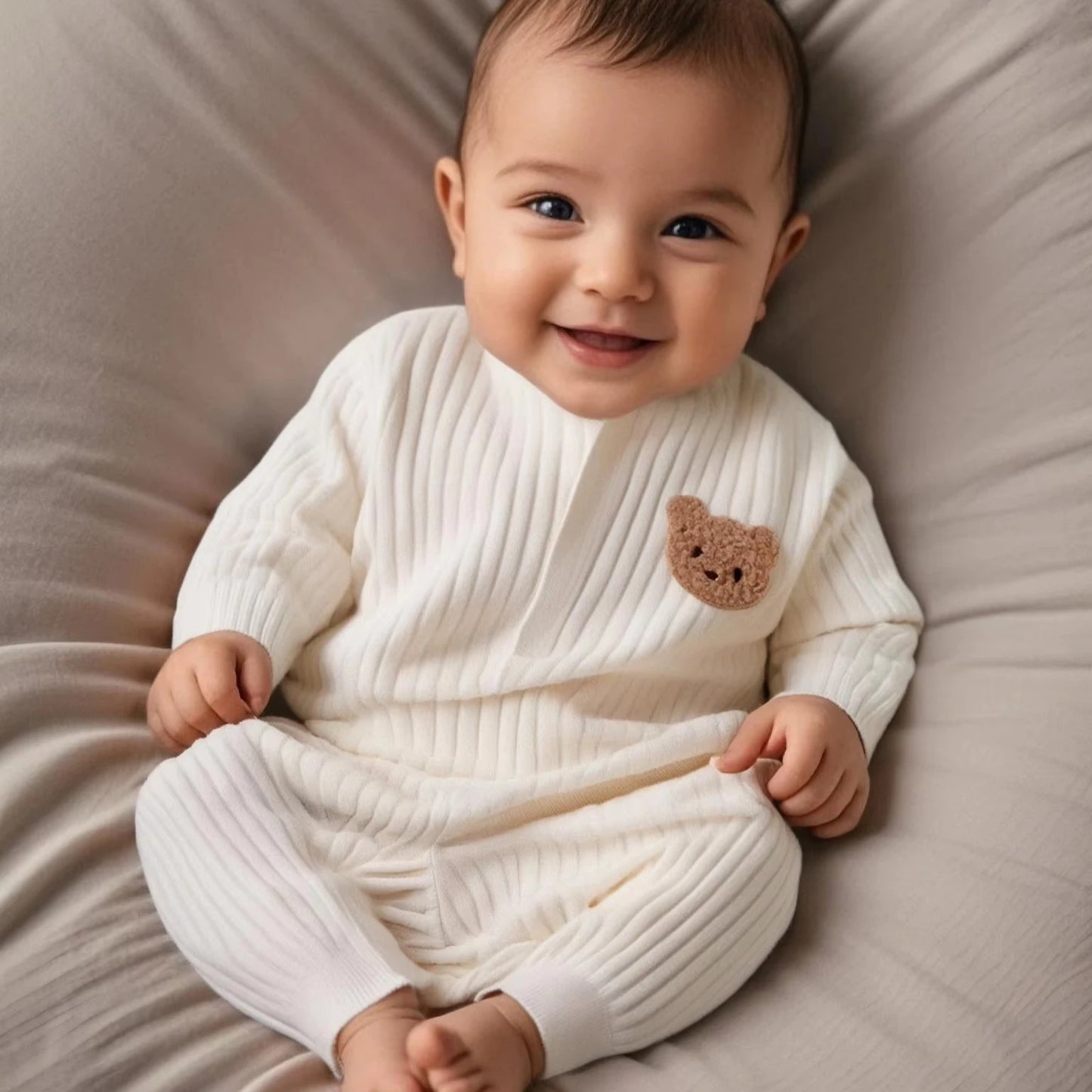 Baby Strampler Onesie mit Bären-Stickerei aus 100% Baumwolle – Unisex