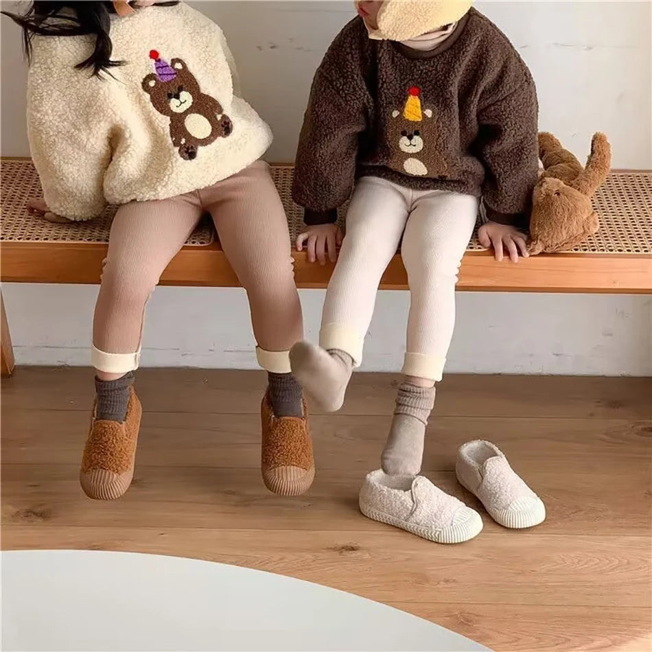 Gefütterte Baby & Kleinkind Leggings mit Bären-Stickerei – kuschelweiche Unisex Hose aus Polyester