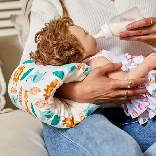 Stillkissen für den Arm – waschbares Baby Stillkissen aus 100% Baumwolle (kompakt & verstellbar)
