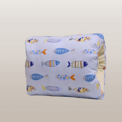Stillkissen für den Arm – waschbares Baby Stillkissen aus 100% Baumwolle (kompakt & verstellbar)